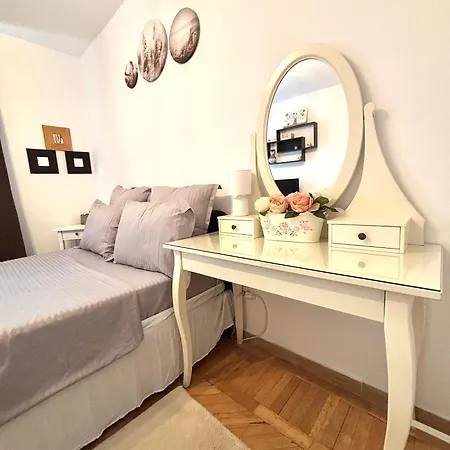 The House In The Park Бухарест