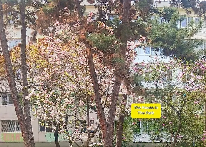 The House In The Park 아파트